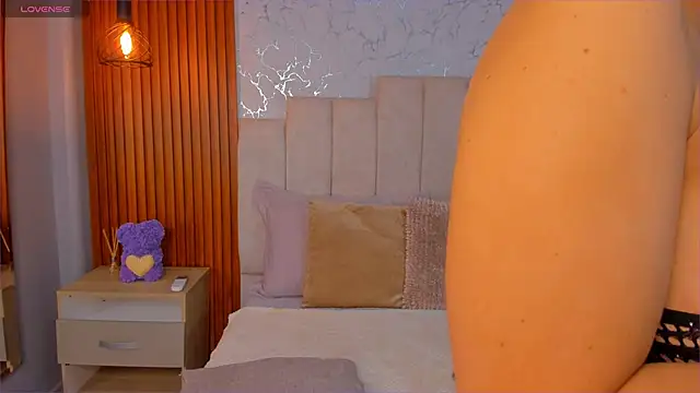 Snapshot of ScarlettWallace chatting on 09/20/25, 04:19 ScarlettWallace online show from 09/20/25, 04:19