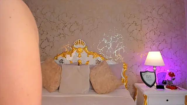 Snapshot of ScarlettWallace chatting on 10/21/25, 08:31 ScarlettWallace online show from 10/21/25, 08:31