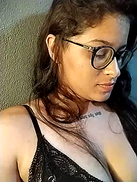 Snapshot of vickpxx chatting on 03/22/25, 12:39 vickpxx online show from 03/22/25, 12:39