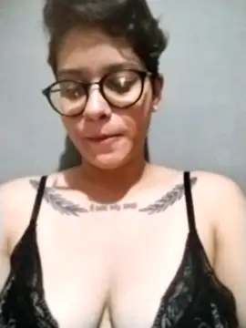 Snapshot of vickpxx chatting on 09/08/25, 02:49 vickpxx online show from 09/08/25, 02:49