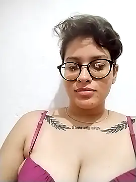 Snapshot of vickpxx chatting on 09/13/25, 04:56 vickpxx online show from 09/13/25, 04:56