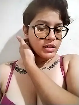 Snapshot of vickpxx chatting on 09/14/25, 04:11 vickpxx online show from 09/14/25, 04:11