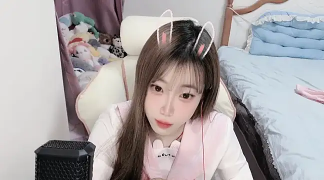vivian-vv online show from 03/02/25, 10:38