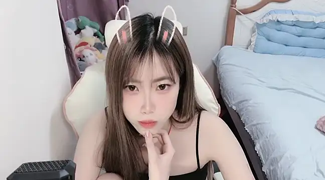 vivian-vv online show from 03/04/25, 09:32