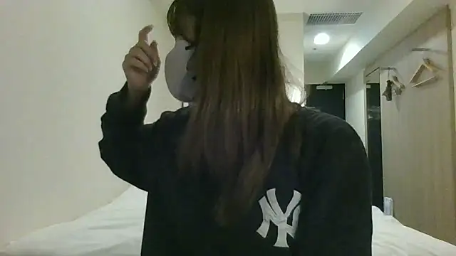 Snapshot of Sakusaku0522 chatting on 11/18/25, 01:11 Sakusaku0522 online show from 11/18/25, 01:11