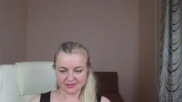 Snapshot of Mary_Mist chatting on 03/22/25, 09:31 Mary Mist online show from 03/22/25, 09:31