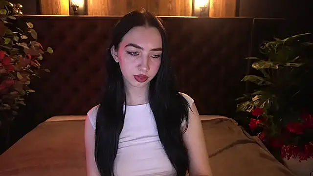 Snapshot of WildKittenX_ chatting on 04/15/26, 05:47 WildKittenX online show from 04/15/26, 05:47