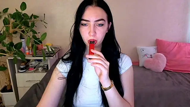 Snapshot of WildKittenX_ chatting on 06/12/26, 04:00 WildKittenX online show from 06/12/26, 04:00