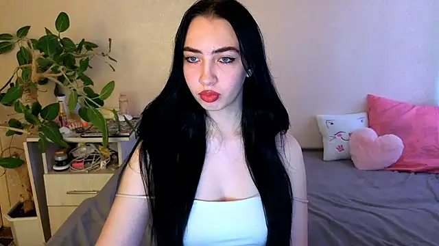 Snapshot of WildKittenX_ chatting on 06/17/26, 04:04 WildKittenX online show from 06/17/26, 04:04