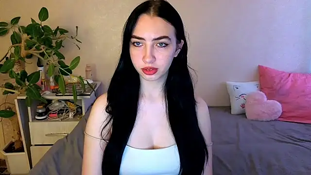 Snapshot of WildKittenX_ chatting on 06/19/26, 04:06 WildKittenX online show from 06/19/26, 04:06
