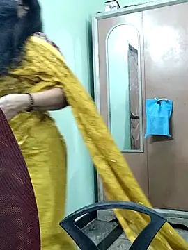 Snapshot of abinaya26 chatting on 10/10/25, 05:45 abinaya26 online show from 10/10/25, 05:45