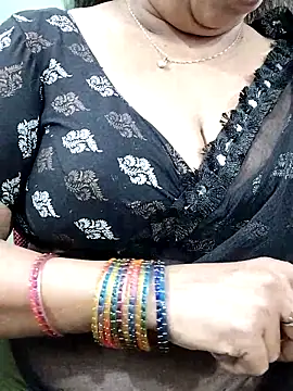 Snapshot of abinaya26 chatting on 11/12/25, 01:33 abinaya26 online show from 11/12/25, 01:33