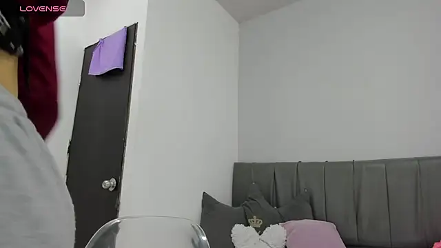 Bonniie 22 online show from 10/11/25, 10:47