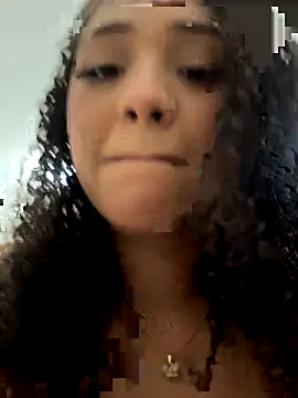 Snapshot of zarinha22 chatting on 10/23/25, 03:11 zarinha22 online show from 10/23/25, 03:11