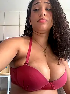 Snapshot of zarinha22 chatting on 10/31/25, 03:35 zarinha22 online show from 10/31/25, 03:35