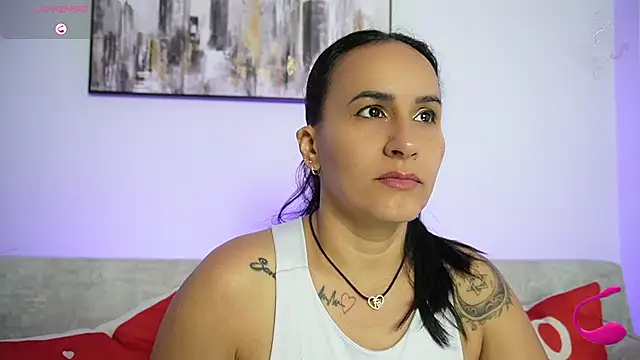 Sara Charmy online show from 11/18/25, 08:52