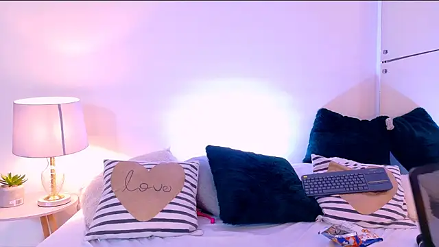 Snapshot of Angell-Bell- chatting on 03/12/25, 06:55 Angell-Bell- online show from 03/12/25, 06:55