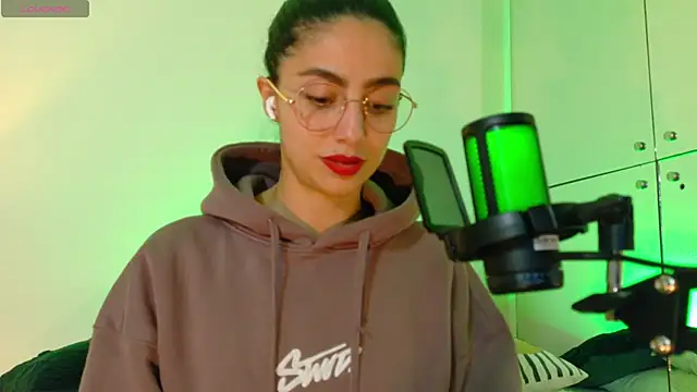 Snapshot of Angell-Bell- chatting on 03/17/25, 04:54 Angell-Bell- online show from 03/17/25, 04:54