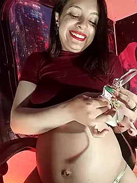 Snapshot of MiaStarts chatting on 12/17/25, 10:10 MiaStarts online show from 12/17/25, 10:10