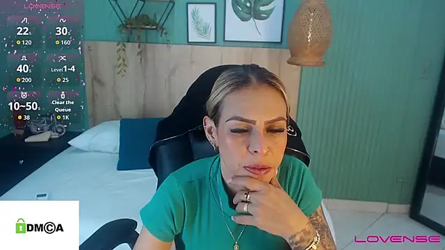 Snapshot of yessila_parker chatting on 09/16/25, 01:39 yessila parker online show from 09/16/25, 01:39