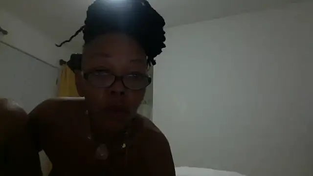 Snapshot of Ladyzee25 chatting on 09/24/25, 05:44 Ladyzee25 online show from 09/24/25, 05:44