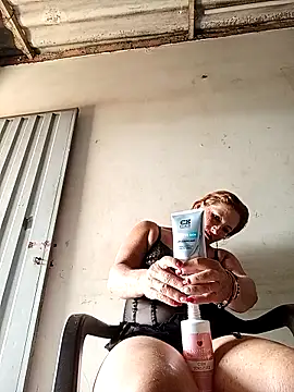 Snapshot of Sexy-Woman-Mature chatting on 10/13/25, 01:44 Sexy-Woman-Mature online show from 10/13/25, 01:44