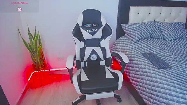 CarolinneFiotti online show from 10/30/25, 03:02