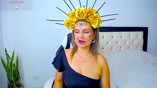 CarolinneFiotti online show from 10/31/25, 04:41