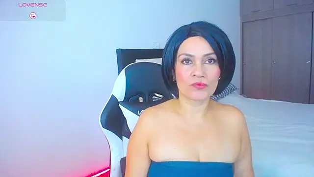 CarolinneFiotti online show from 11/03/25, 01:56