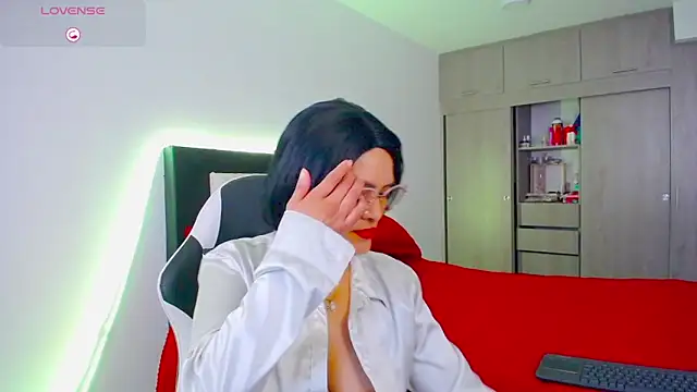 CarolinneFiotti online show from 11/14/25, 02:16