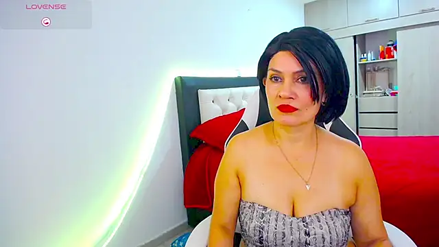 CarolinneFiotti online show from 11/27/25, 02:52