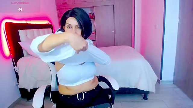 CarolinneFiotti online show from 11/29/25, 03:59