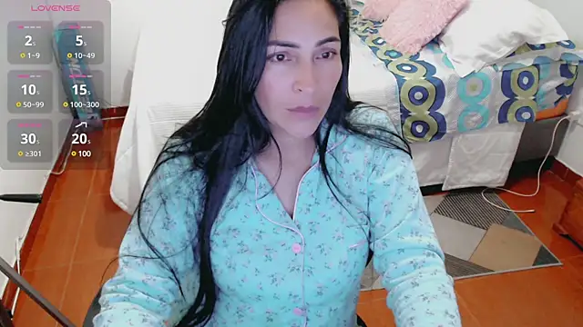 luna lgomez  online show from 03/15/25, 05:26