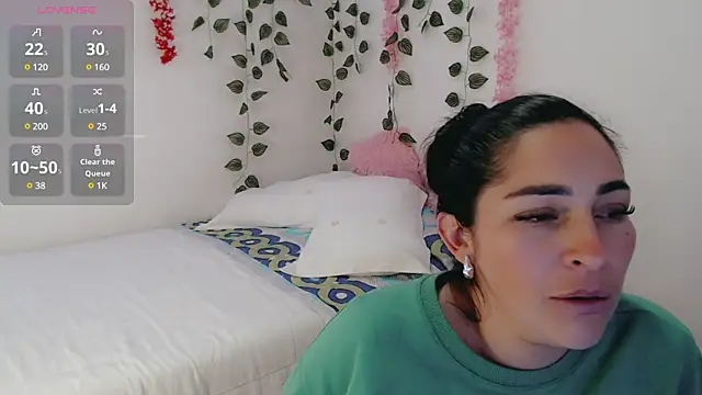 luna lgomez  online show from 03/18/25, 05:21