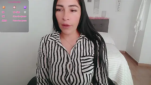 luna lgomez  online show from 10/09/25, 12:14