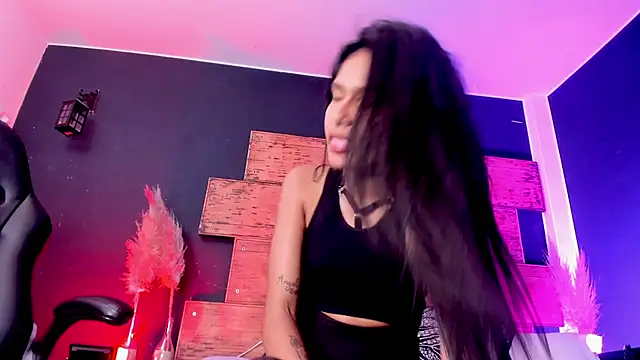 Snapshot of Fernanda_liie_ chatting on 03/18/25, 06:59 Fernanda liie online show from 03/18/25, 06:59