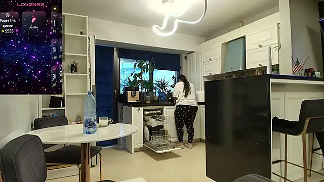 Layla- online show from 12/09/24, 11:36