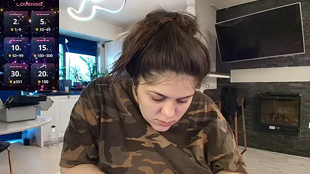 Layla- online show from 02/25/25, 10:37