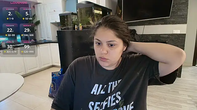 Layla- online show from 09/18/25, 09:11