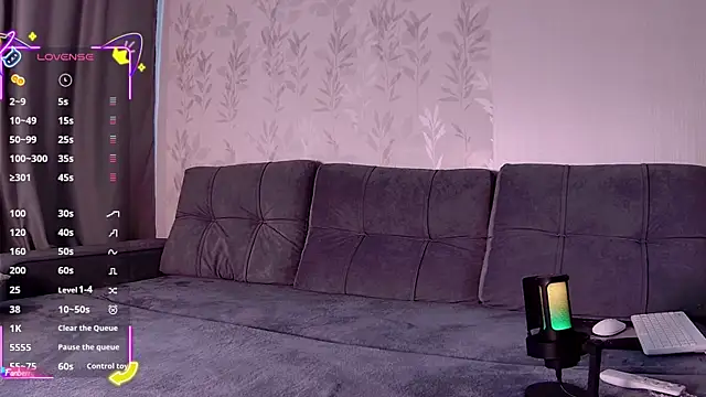 Li1 Kitty online show from 10/30/25, 11:11