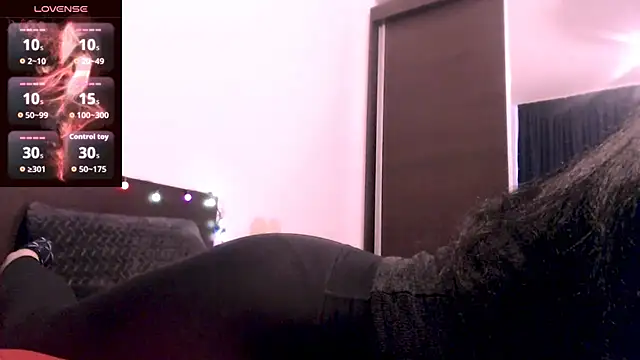 Snapshot of Alina_eve chatting on 12/18/25, 09:37 Alina eve online show from 12/18/25, 09:37