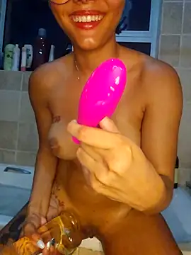 Snapshot of Cherry_kat chatting on 09/18/25, 07:27 Cherry kat online show from 09/18/25, 07:27