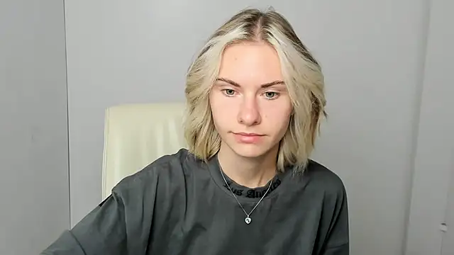 Snapshot of Fiona_Night chatting on 09/15/25, 05:29 Fiona Night online show from 09/15/25, 05:29