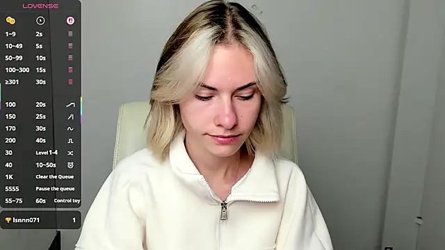 Snapshot of Fiona_Night chatting on 09/25/25, 05:22 Fiona Night online show from 09/25/25, 05:22