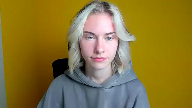 Snapshot of Fiona_Night chatting on 10/06/25, 05:32 Fiona Night online show from 10/06/25, 05:32