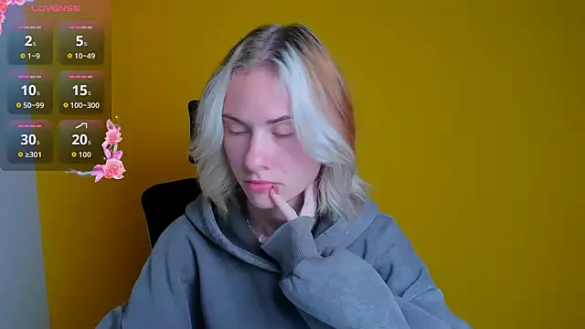 Snapshot of Fiona_Night chatting on 10/07/25, 07:16 Fiona Night online show from 10/07/25, 07:16