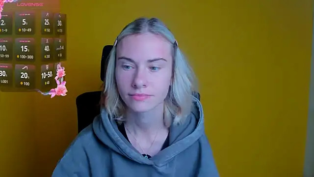 Snapshot of Fiona_Night chatting on 10/10/25, 06:34 Fiona Night online show from 10/10/25, 06:34