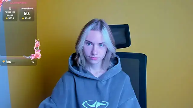 Snapshot of Fiona_Night chatting on 10/12/25, 05:06 Fiona Night online show from 10/12/25, 05:06