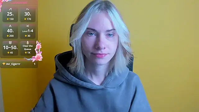 Snapshot of Fiona_Night chatting on 10/14/25, 05:30 Fiona Night online show from 10/14/25, 05:30