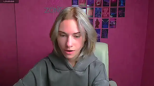 Snapshot of Fiona_Night chatting on 10/16/25, 05:52 Fiona Night online show from 10/16/25, 05:52